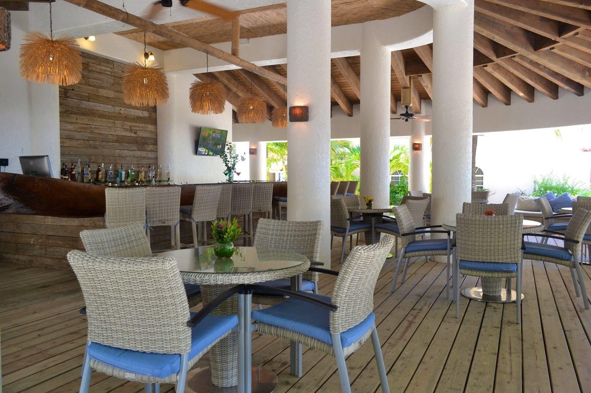 Las Sirenas Hotel And Condos West Bay Exterior photo