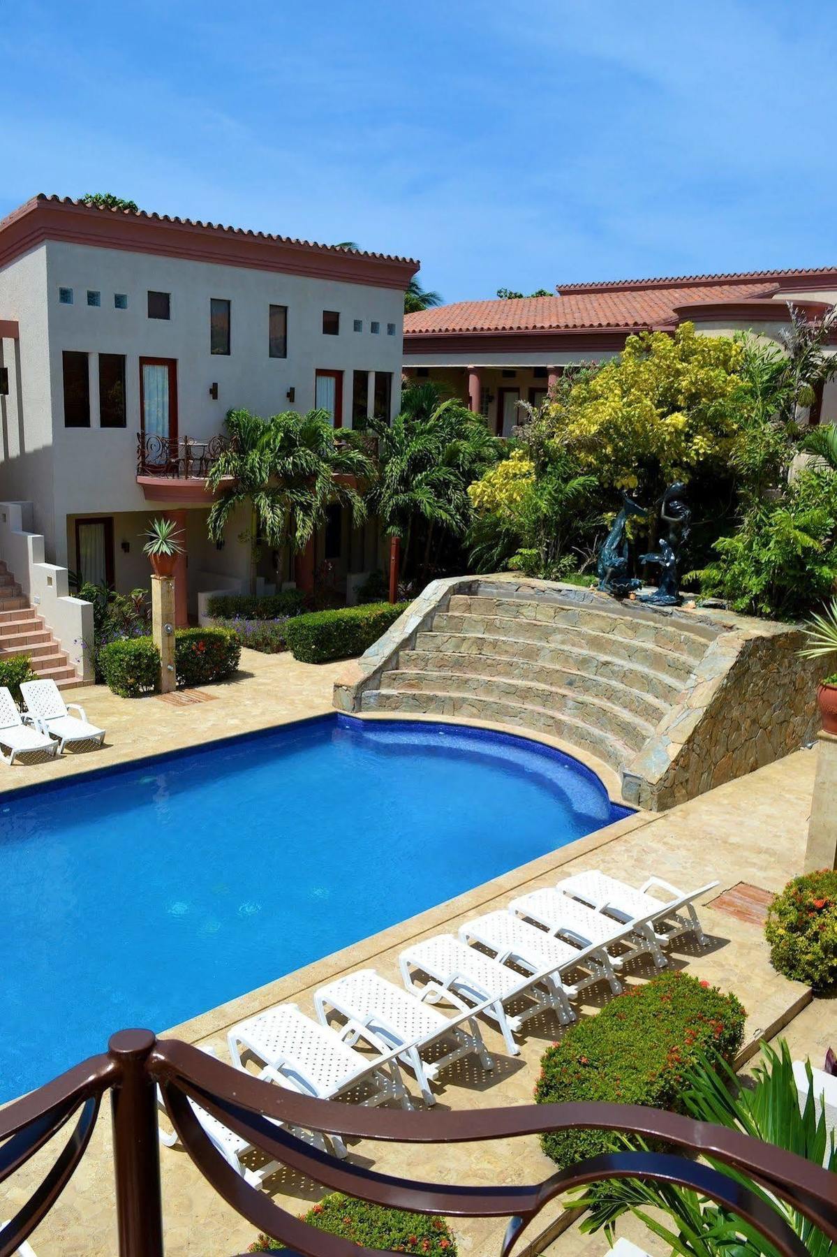 Las Sirenas Hotel And Condos West Bay Exterior photo