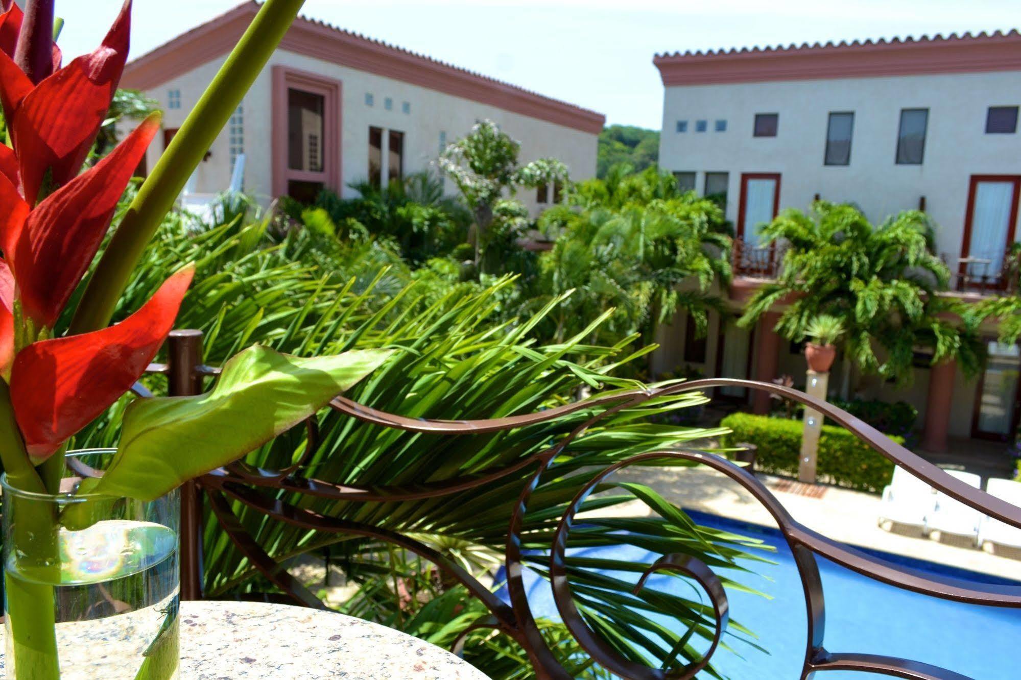 Las Sirenas Hotel And Condos West Bay Exterior photo